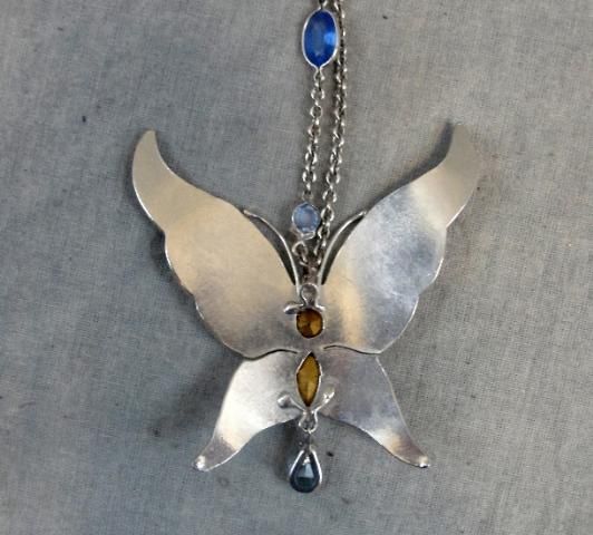 CASTLE THE BLUE BUTTERFLY NECKLACE EPISODE 414  