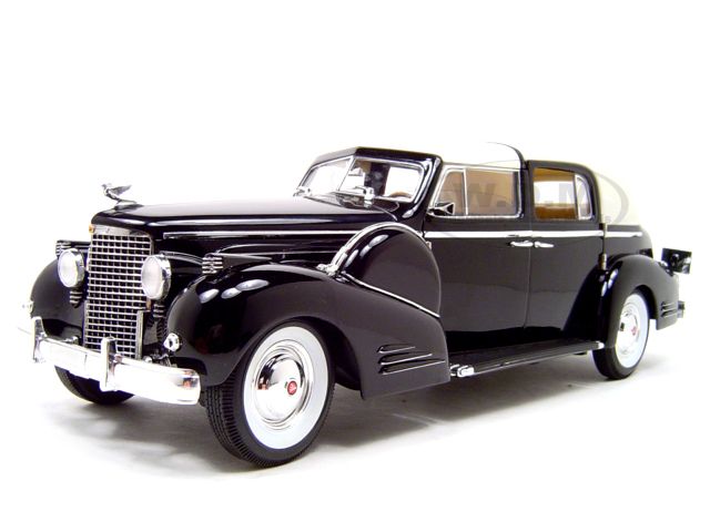 1938 CADILLAC V16 FLEETWOOD BLACK 1/18 DIECAST MODEL BY SIGNATURE 