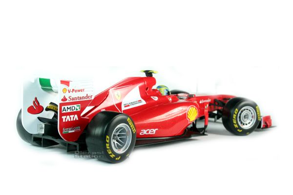 HOT WHEELS F 2011 F1 FERRARI F1 FELIPE MASSA F 150 ITALIA 1/18 W1074 