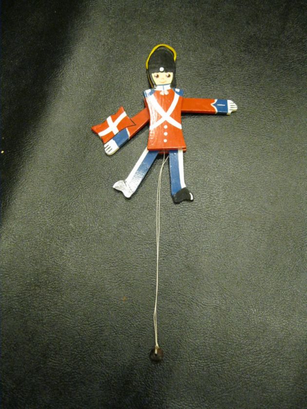 VINTAGE WOOD SOLDIER WOODEN PULL STRING TO MOVE LEGS ORNAMENT 