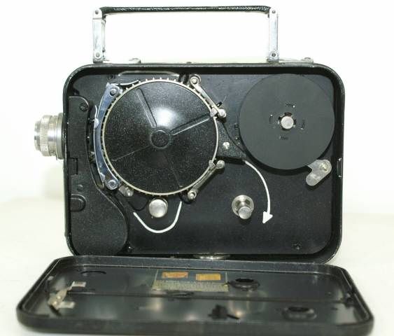 VINTAGE 40S CINE KODAK EIGHT MODEL 25 MOVIE CAMERA  