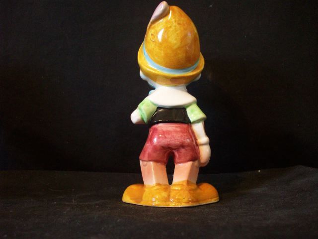 DISNEY PRODUCTIONS PINOCCHIO STATUE OR FIGURINE #B363  