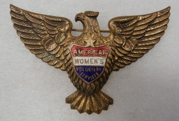 RARE ORIGINAL WW2 AMERICAN WOMENS VOLUNTARY SERVICES EAGLE BADGE PIN 