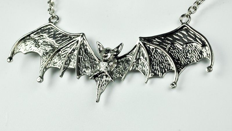 SILVER GOTHIC VAMPIRE BAT NECKLACE DEATHROCK ROCKABILLY DRACULA 