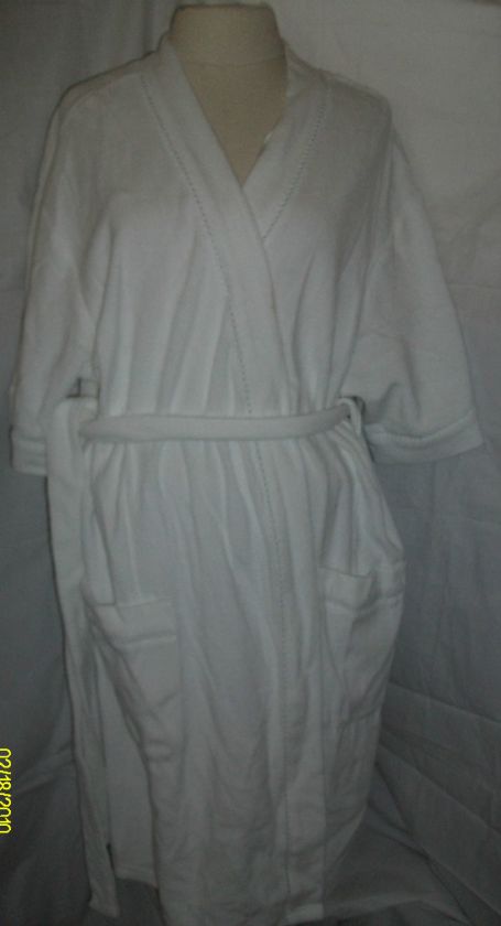 ERIKA TAYLOR INTIMATES WOMEN ROBE. NWT.   