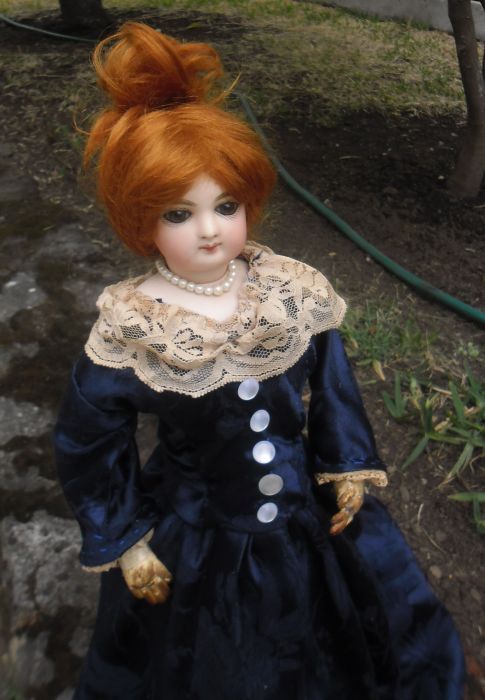 STUNNING ANTIQUE FRENCH FASHION PORTRAIT DOLL, BEAUTIFUL  