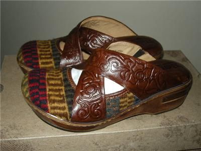 Born MARYBETH Tan Multi Serape Clogs Size 7/Euro 38  