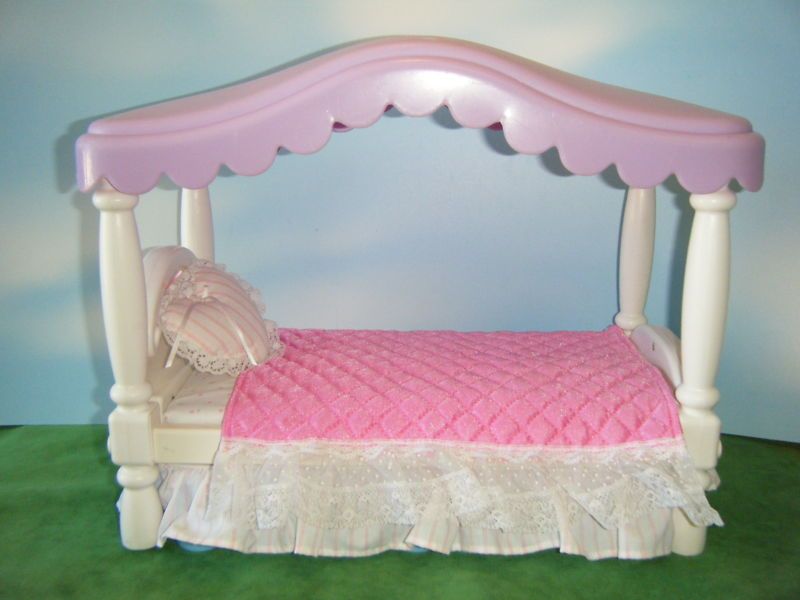 BARBIE SIZE LITTLE TIKES CANOPY BED w/BEDDING  