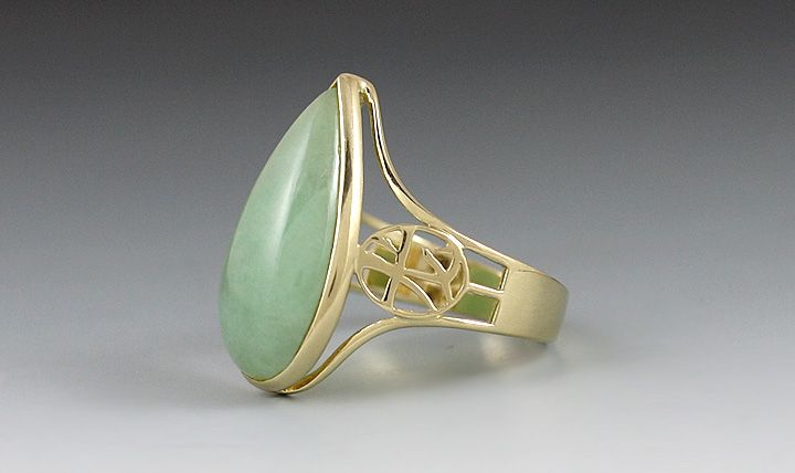 HONG KONG 14K GOLD & JADE RING w/ CHINESE CHARACTERS  