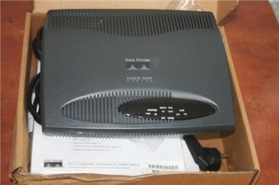 CISCO 1600 ROUTER With power + CABLE AND CD ROM.  