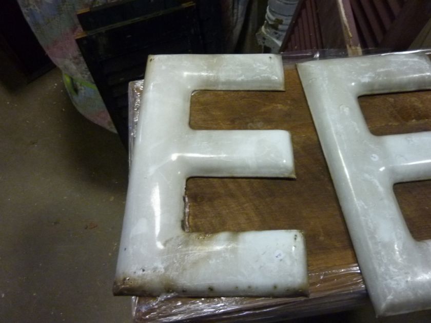 c1930s PORCELAIN gas station sign LETTER E   18.5 x 11 x1  