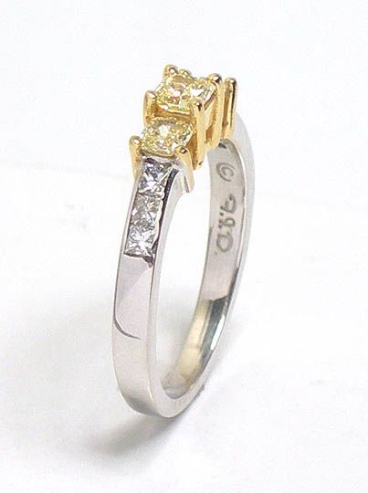 TONE 18k GOLD & 3 FANCY YELLOW PRINCESS DIAMONDS RING  