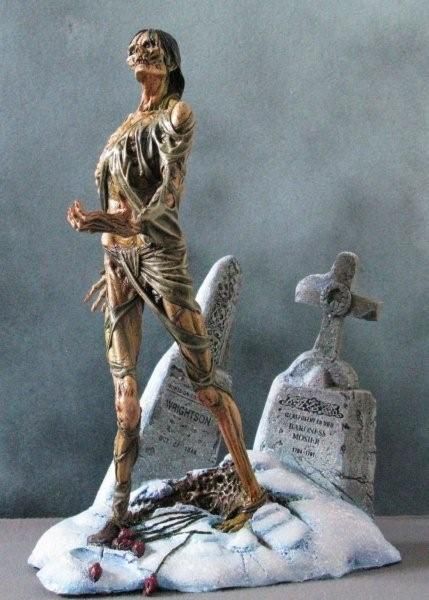 WRIGHTSON Im Back ZOMBIE   PAINTED MODEL   SIDESHOW  