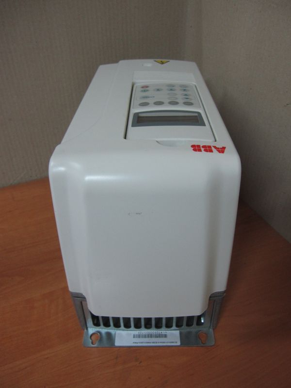 ABB ACS800 01 0004 3+E200+K462+L503+P904 IP21 Inverter  