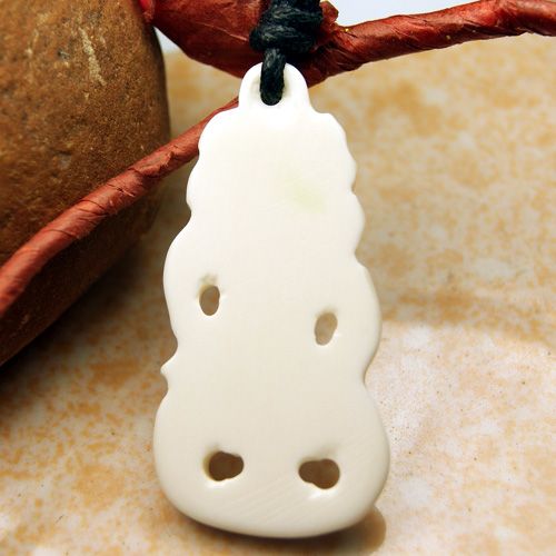 NEW BONE CARVED NZ MAORI HEI TIKI PENDANT NECKLACE(221)  