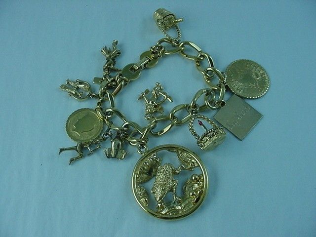 VTG MONET CHARM BRACELET 11 CHARMS GOLDTONE LARGE GOLD FROG CHARM 